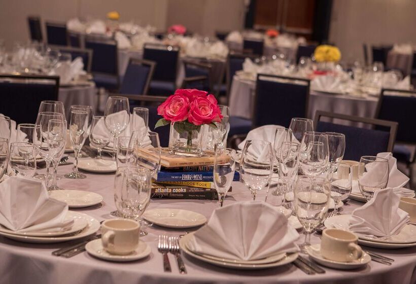 בית מלון כפרי Doubletree By Hilton Atlanta Windy Hill Ballpark