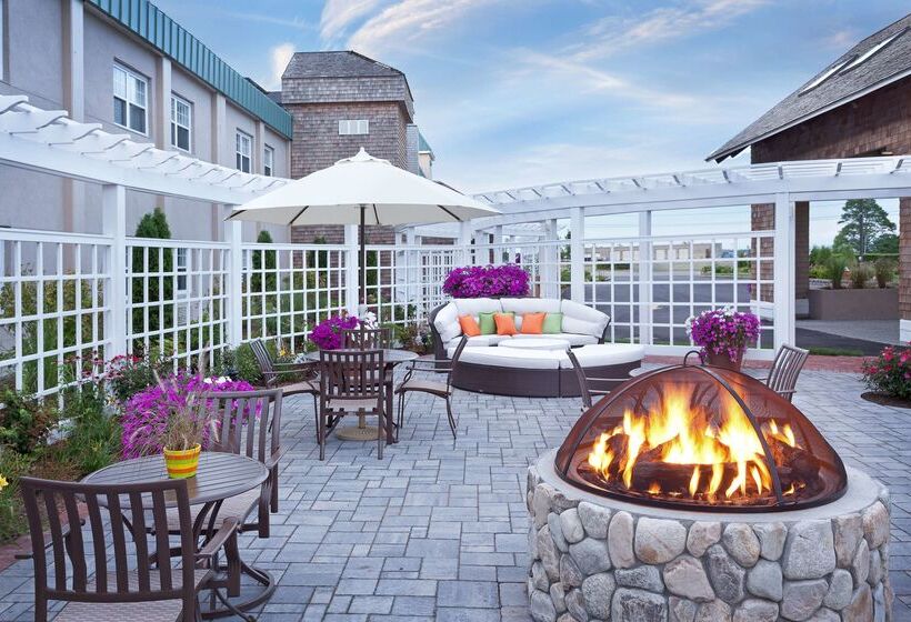 هتل Doubletree By Hilton Cape Cod Hyannis