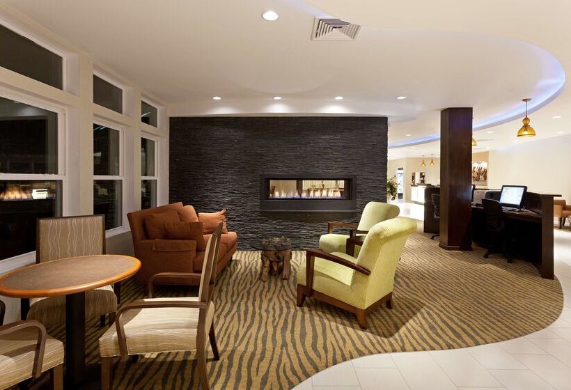 هتل Doubletree By Hilton Cape Cod Hyannis