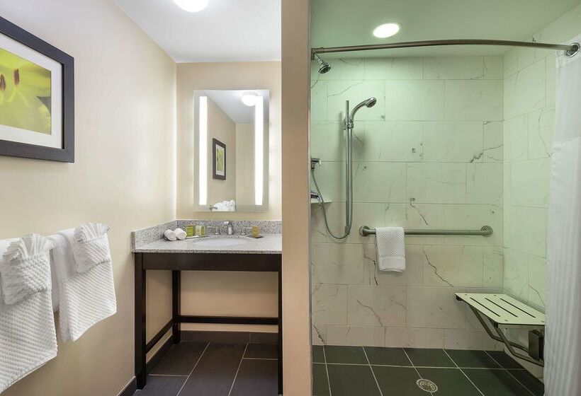 هتل Doubletree By Hilton Cape Cod Hyannis