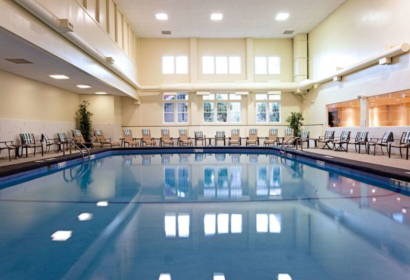 هتل Doubletree By Hilton Cape Cod Hyannis