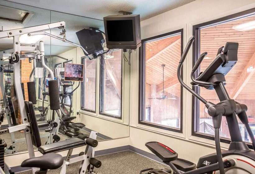 فندق Econo Lodge Inn & Suites