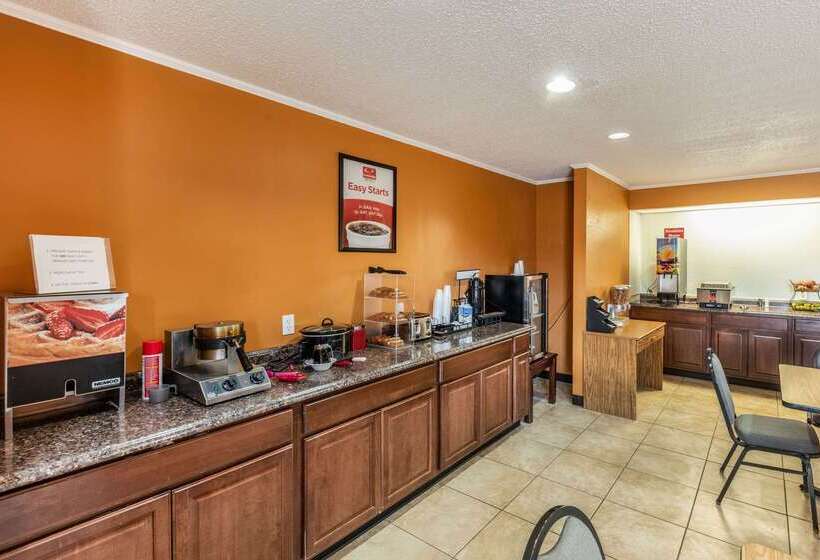 فندق Econo Lodge Inn & Suites