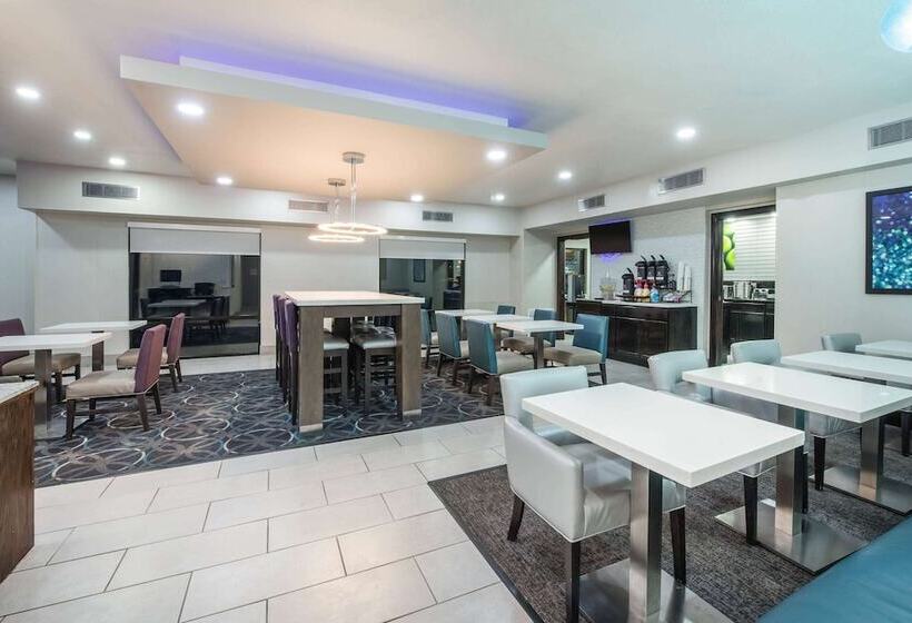 호텔 La Quinta Inn & Suites By Wyndham Fairborn Wright Patterson