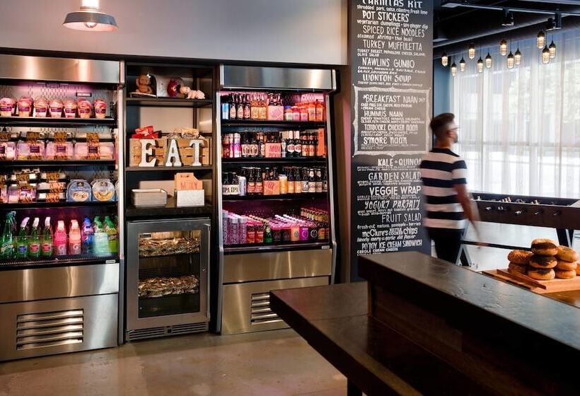 בית מלון כפרי Moxy New Orleans Downtown/french Quarter Area