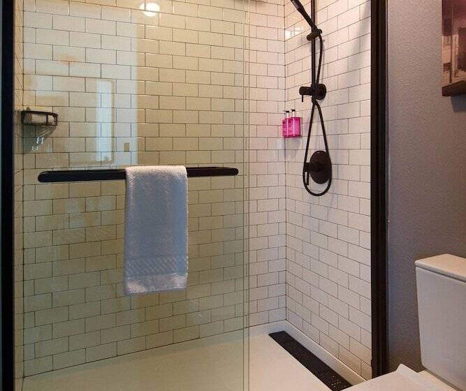 בית מלון כפרי Moxy New Orleans Downtown/french Quarter Area