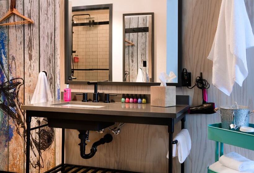 בית מלון כפרי Moxy New Orleans Downtown/french Quarter Area