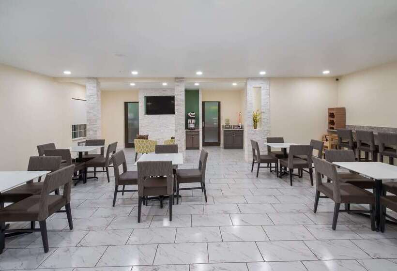 هتل Quality Inn & Suites Airport West