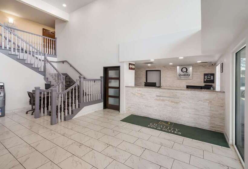 هتل Quality Inn & Suites Airport West