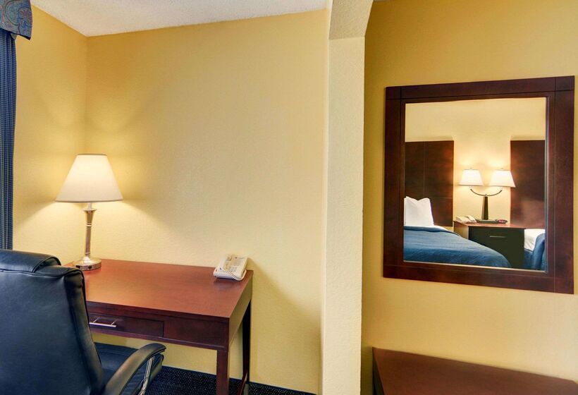 호텔 Quality Inn & Suites