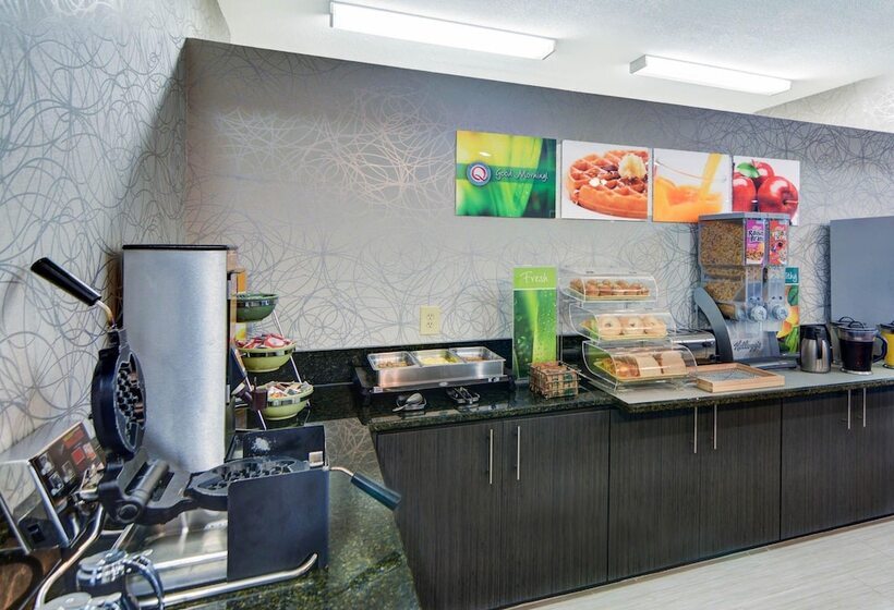 호텔 Quality Inn & Suites