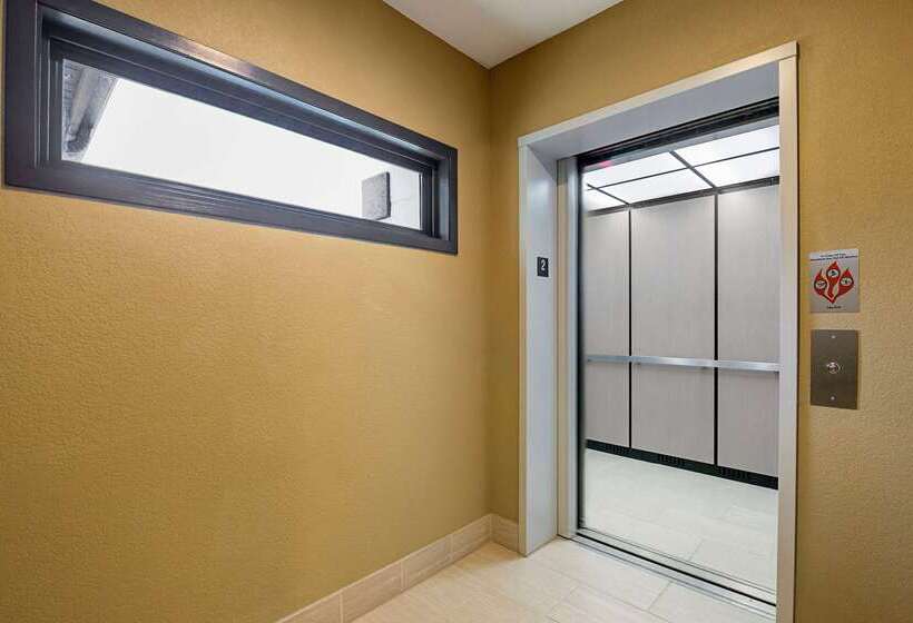Отель Quality Inn Waverly