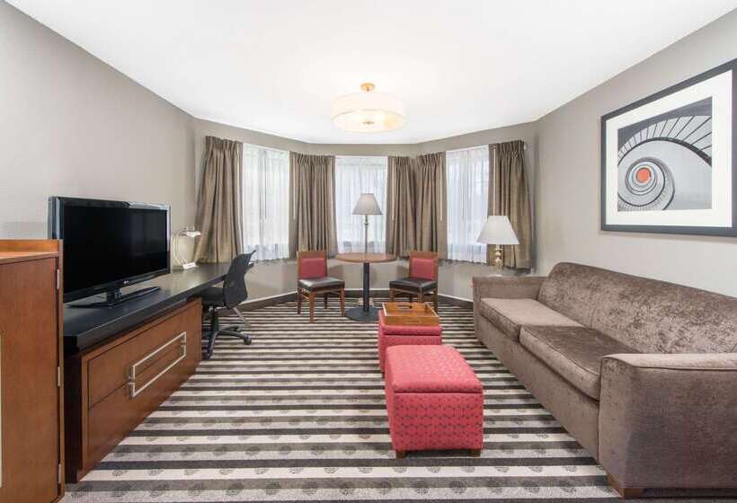 هتل Ramada By Wyndham Springfield North