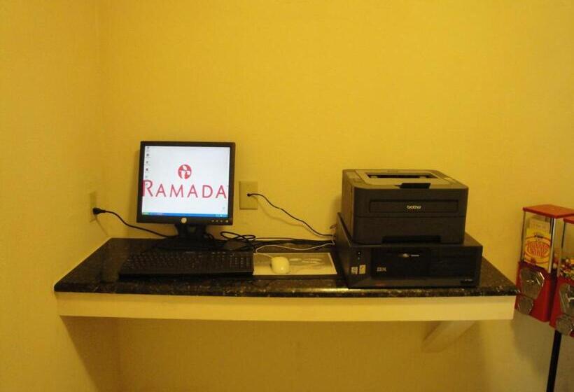 ホテル Ramada By Wyndham Walterboro