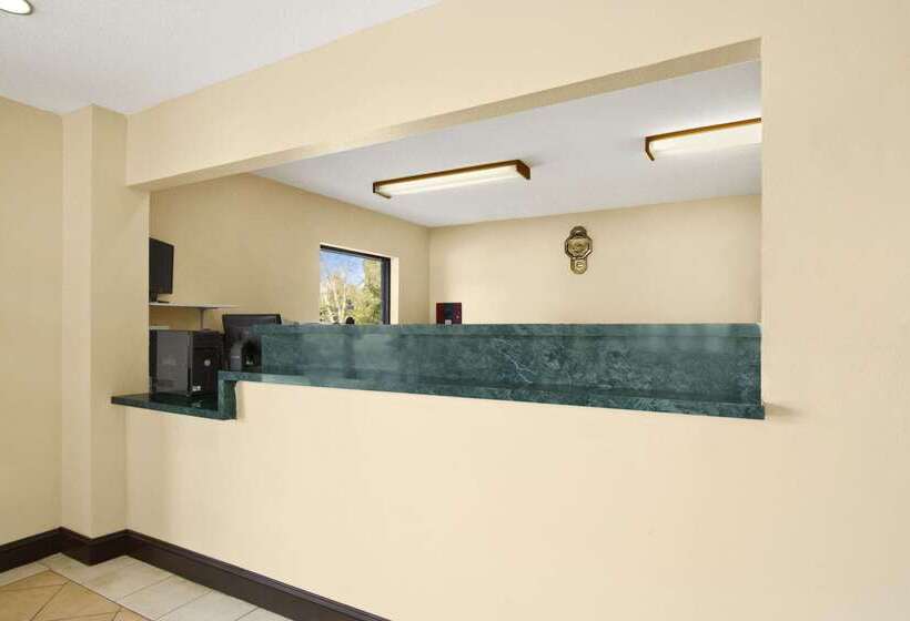 هتل Ramada Limited Columbia