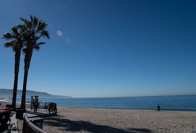 فندق Ramada By Wyndham Redondo Beach