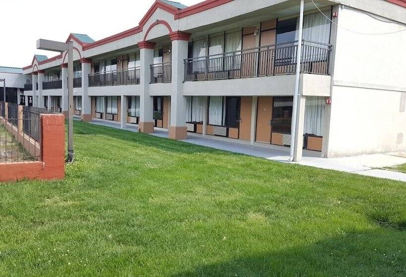 فندق Red Carpet Inn & Suites