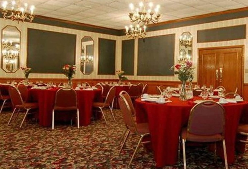 فندق Red Carpet Inn & Suites