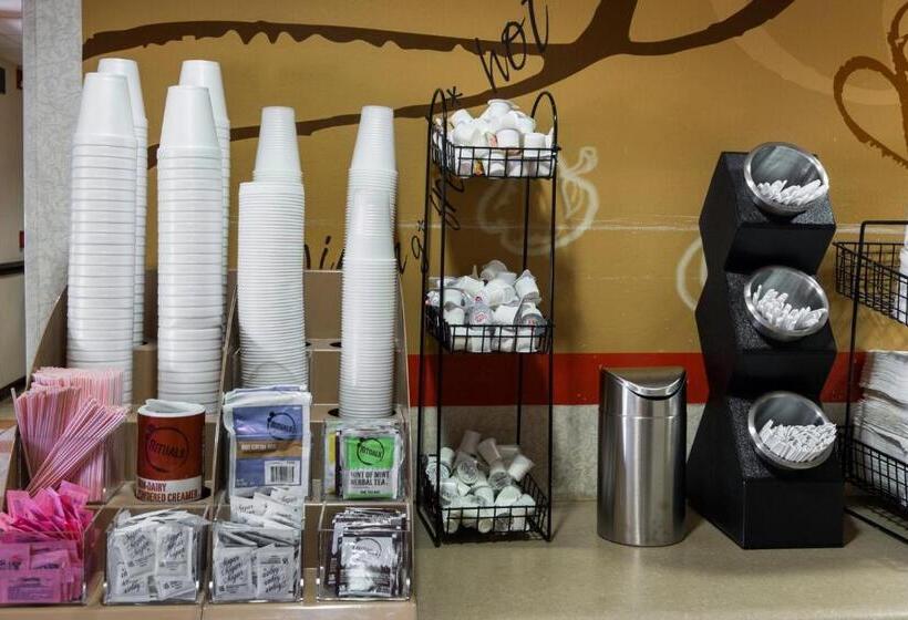 فندق Red Roof Inn Hendersonville