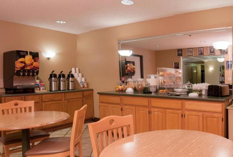 فندق Red Roof Inn & Suites Pensacola East   Milton