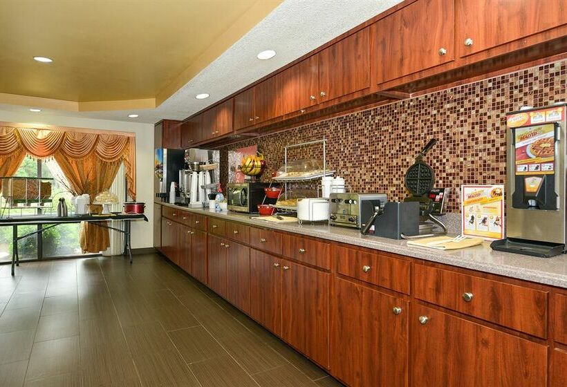 בית מלון כפרי Red Roof Inn & Suites Savannah Gateway