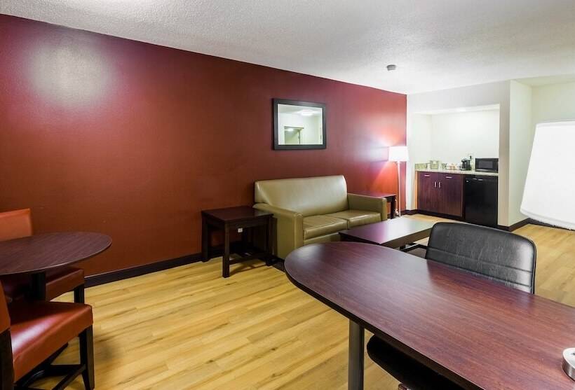 Отель Red Roof Inn Plus+ South Deerfield   Amherst