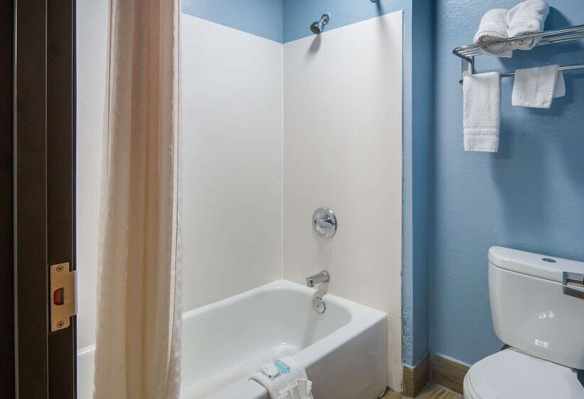 בית מלון כפרי Rodeway Inn Carrollton I 35e