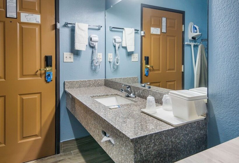 בית מלון כפרי Rodeway Inn Carrollton I 35e