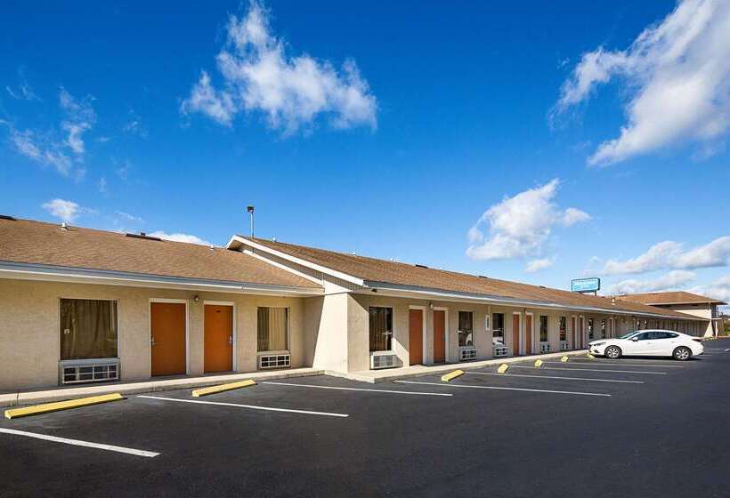 בית מלון כפרי Rodeway Inn Lake City I75