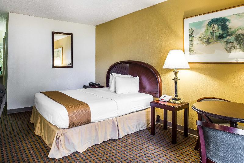 فندق Rodeway Inn & Suites