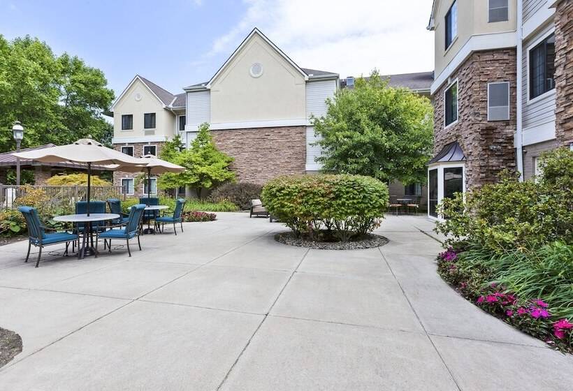 호텔 Staybridge Suites Detroit Utica By Ihg