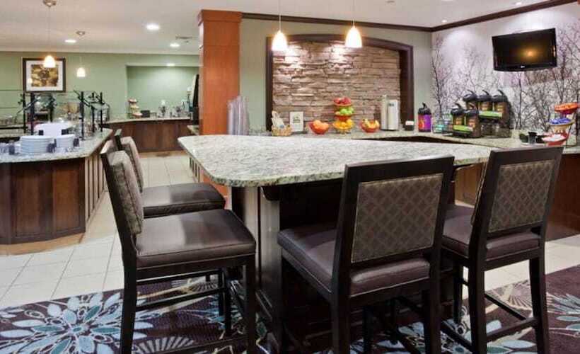 ホテル Staybridge Suites Minneapolis Maple Grove, An Ihg