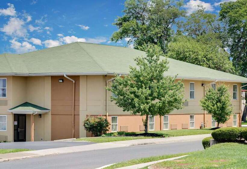 هتل Super 8 By Wyndham Allentown
