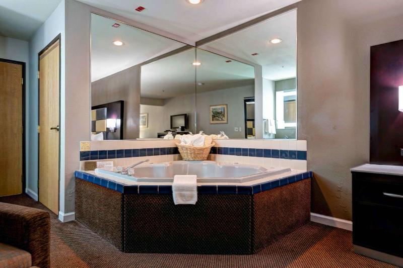 Surestay Plus Hotel By Best Western Redding