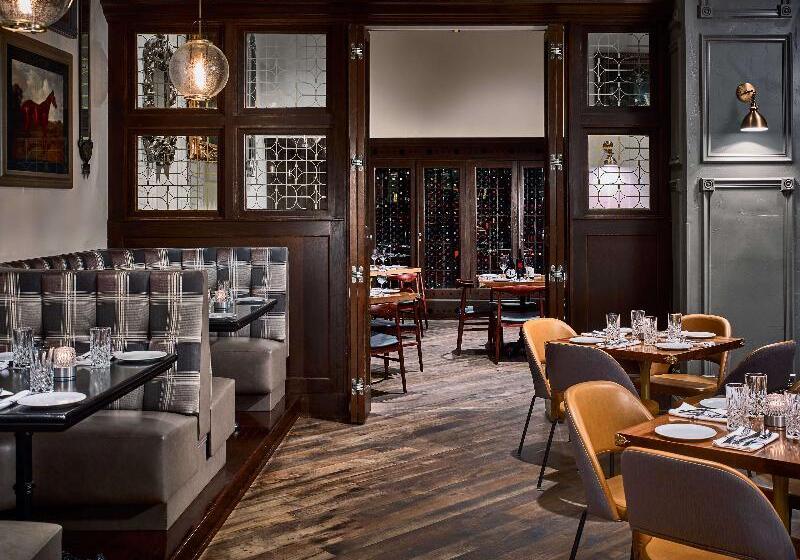 هتل The Royal Sonesta Chase Park Plaza St. Louis