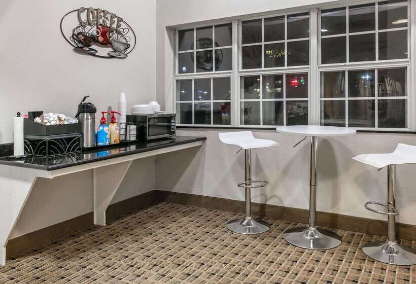 Microtel Inn And Suites Lafayette