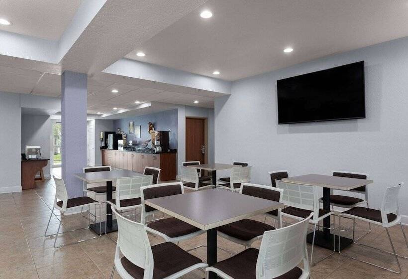 Microtel Inn And Suites   Zephyrhills
