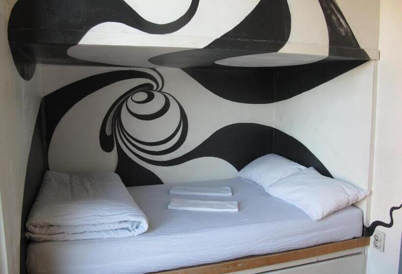 Arkabarka Floating Hostel