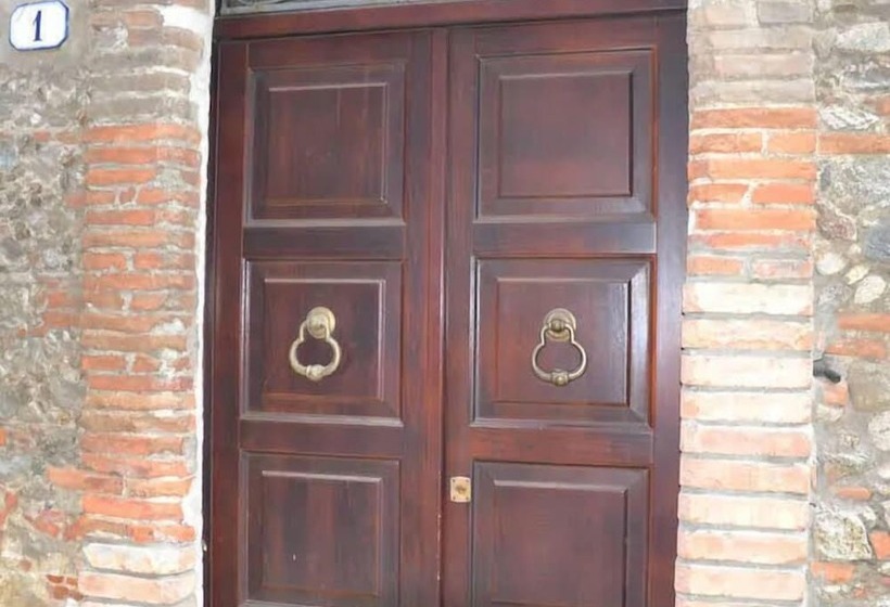 مبيت وإفطار La Roccia