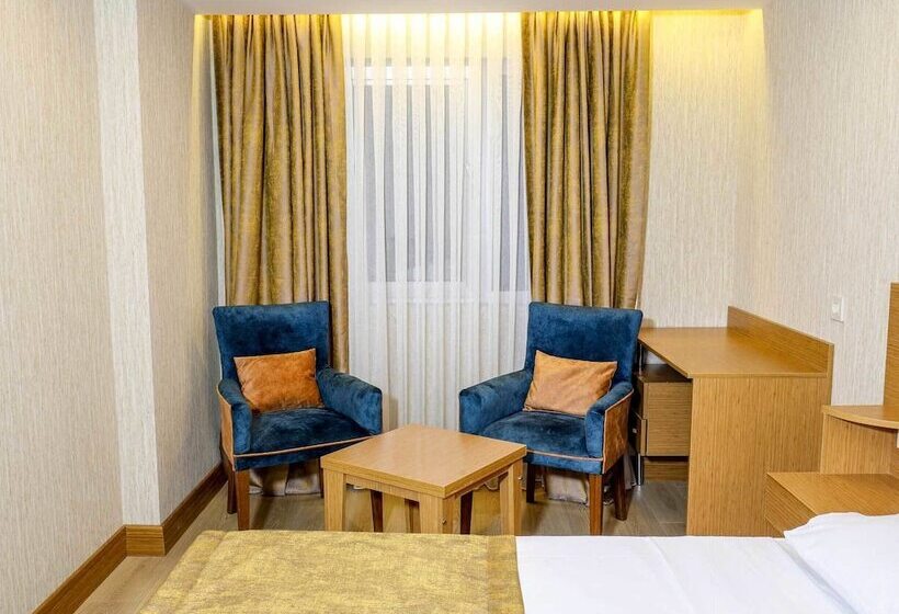 ホテル Grand Elmira Suites