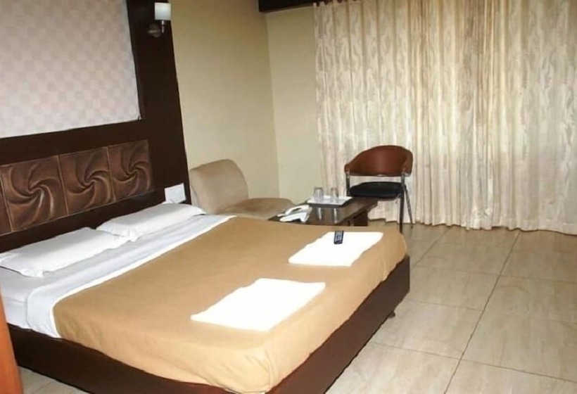 호텔 Iroomz Vaishali Residency