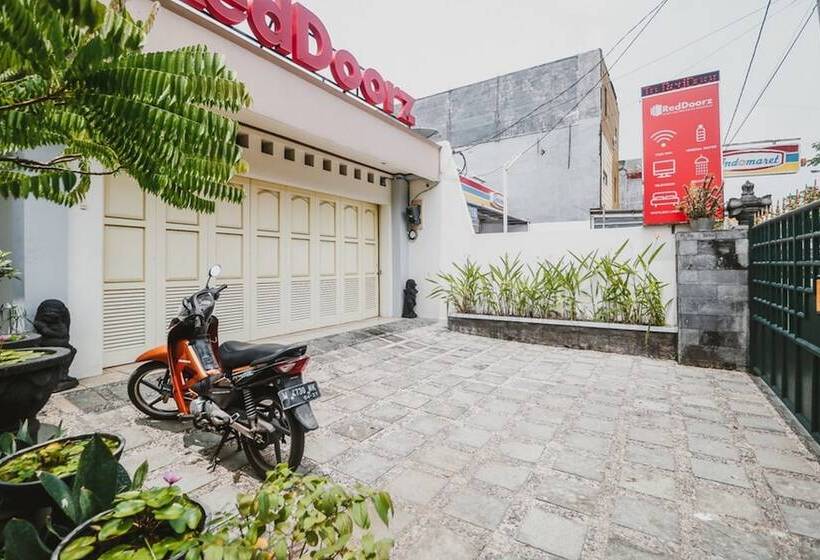 هتل Reddoorz Syariah Near Gelora Delta Sidoarjo