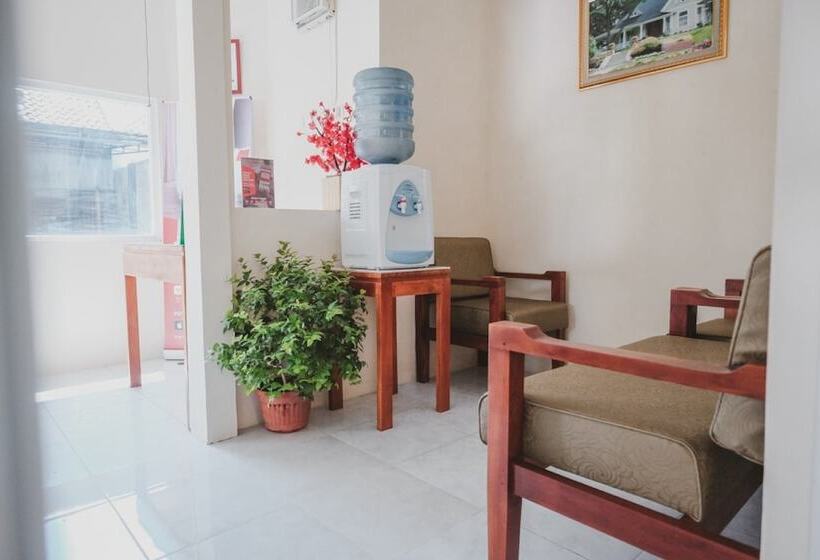 پانسیون Reddoorz Near Ambarukmo Yogyakarta