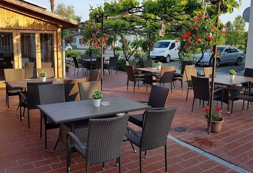 Forró Fogadó & Bauer Bistro