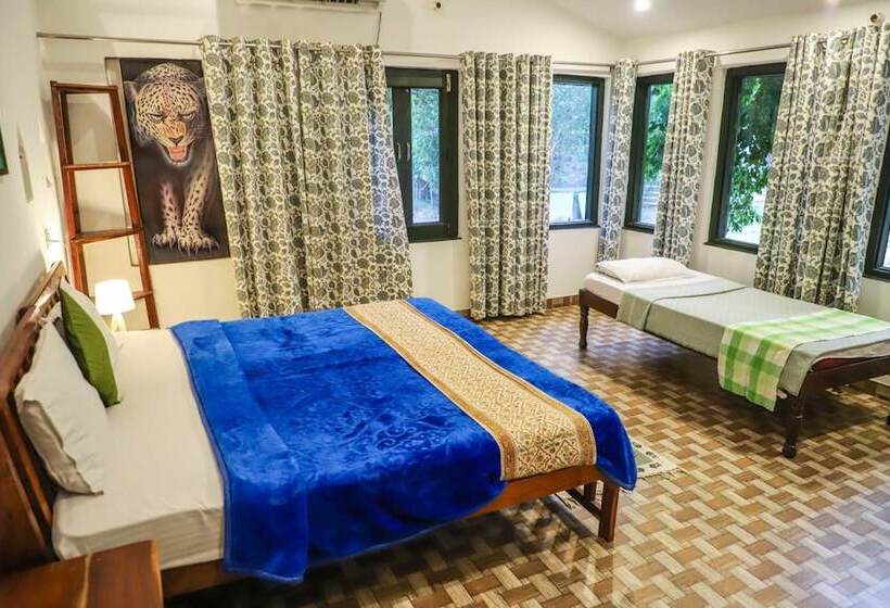 فندق Sariska Farms & Adventure