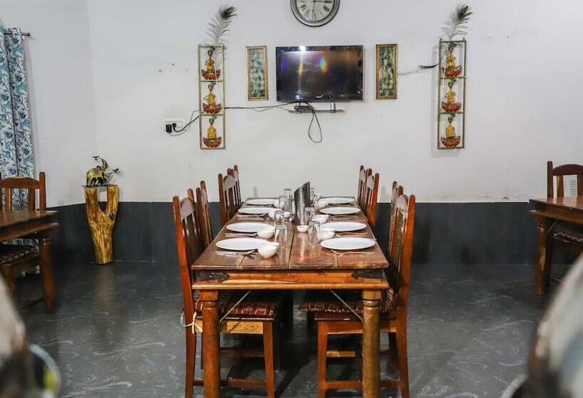 فندق Sariska Farms & Adventure