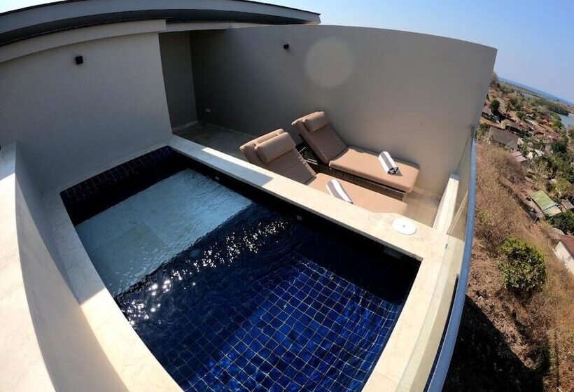 فندق Bukit Pool Suites