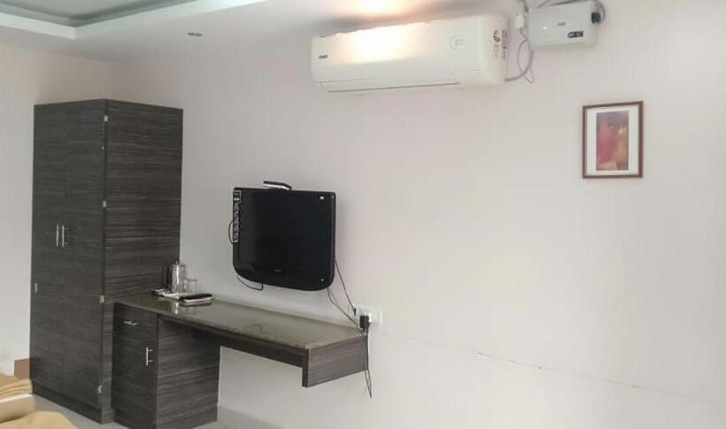 فندق Iroomz Hoysala Residency
