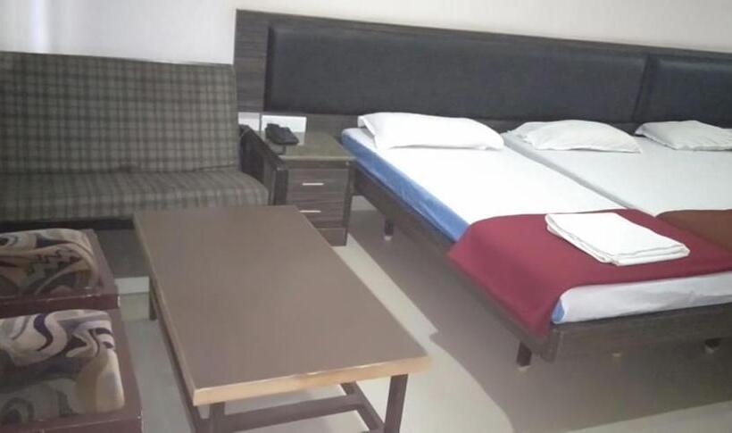 فندق Iroomz Hoysala Residency