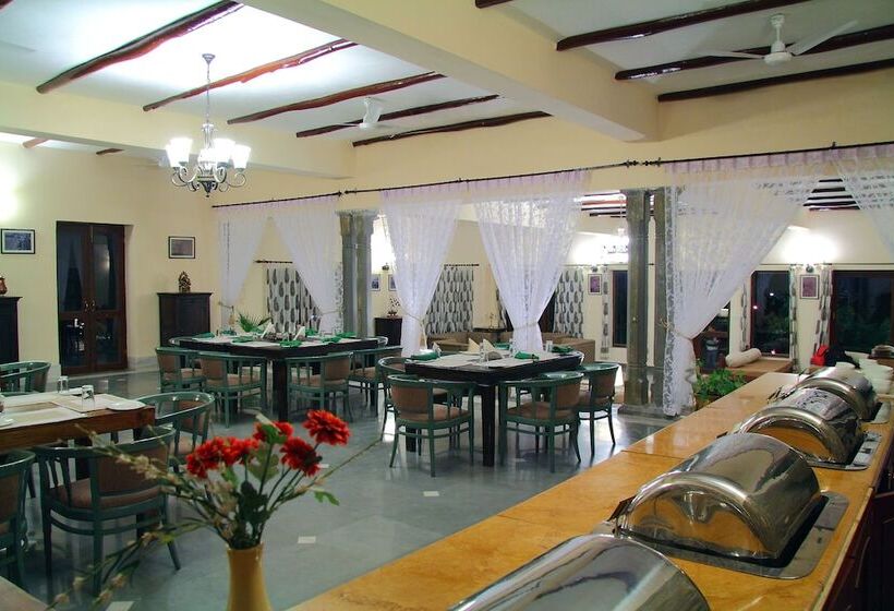 فندق Jhadol Safari Resort